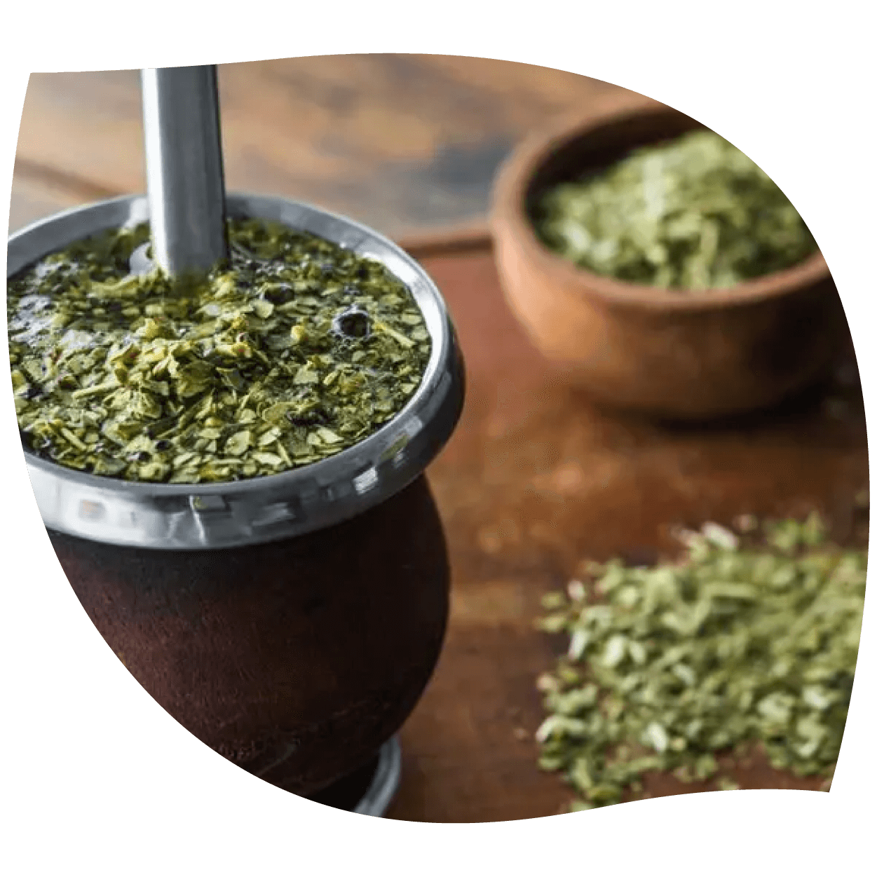 Imagen de mate en hojas secas